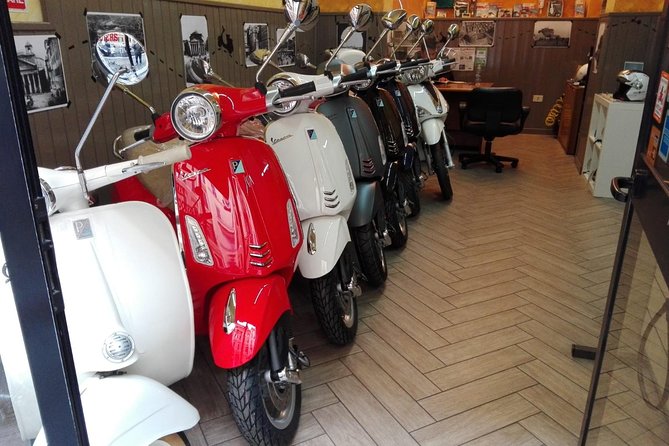 Vespa Rental in Rome 24 hours - Getting Set Up at Eco Move Rent on Via dei Mille