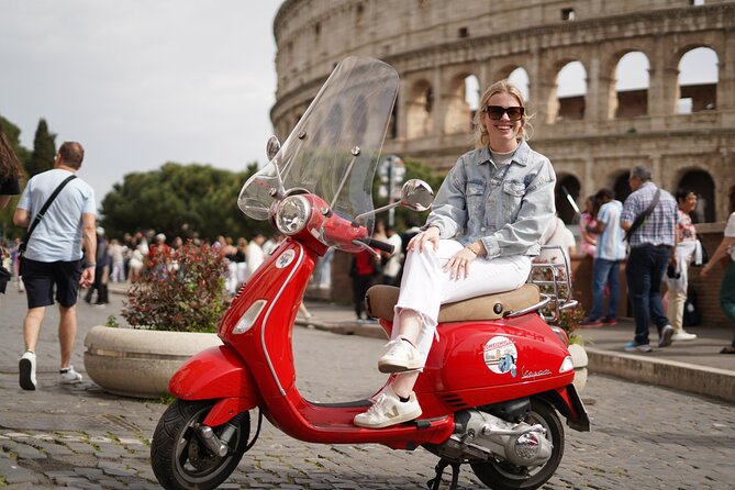 Vespa Scooter Tour in Rome with RomeIsMyLove Pro Photo Team - Meeting point and where you end up near Piazza Venezia