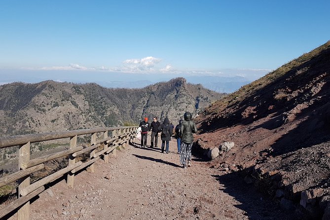 Vesuvius: Half Day Trip from Naples - Guidance on the mountain: geology talks vs. what happens if a guide isn’t there