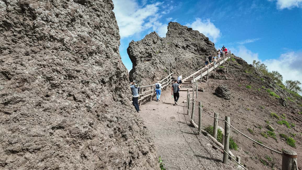 Vesuvius Volcano Experience: from Naples, Pompeii and Rome - The 3-hour Vesuvius hike: what you actually get on the mountain