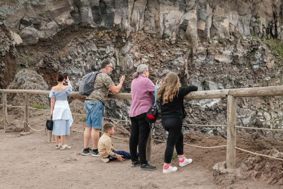 Vesuvius Volcano Experience: from Naples, Pompeii and Rome - Learning about Vesuvius while you walk: using the audio guide smartly