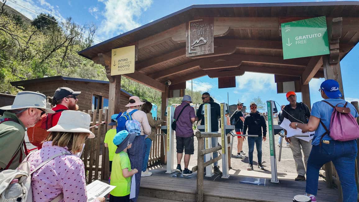 Vesuvius Volcano Experience: from Naples, Pompeii and Rome - Skip-the-line entry plus a smart audio guide: how it works