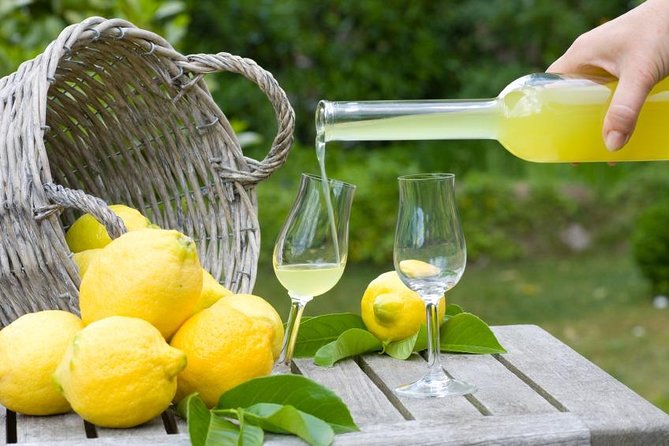 Walking Food Tour in Sorrento w/ Limoncello Factory Lemon Grove - The first tastings: sfogliatella, panini, and the Sorrento-style snack route