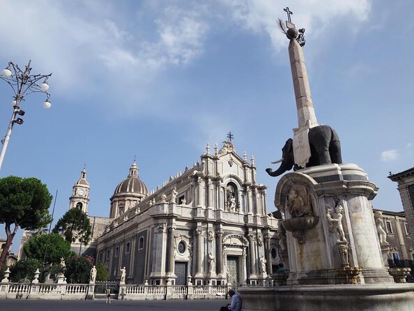 WalkingTour CATANIA - discovering the city of lava with a licensed guide - A’ Piscaria fish market: the smell test for Sicilian everyday life
