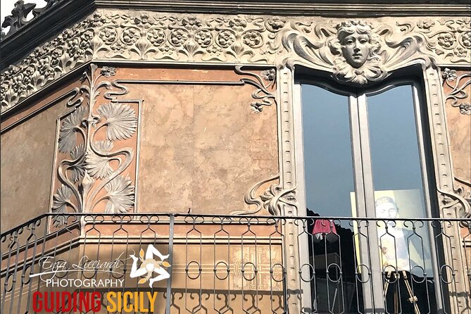WalkingTour CATANIA - discovering the city of lava with a licensed guide - Piazza Università: students, courtyards, and university power (1434)