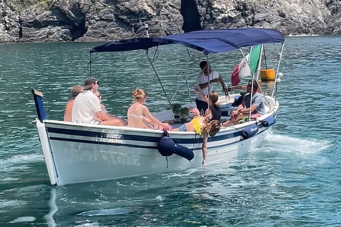 Where the Sun sets: your 5Terre Chill Cruise - Aperitivo onboard: focaccia, local wines, and a real break from hiking