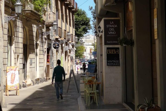 Wine and Food Tasting Experience in Lecce old town - Group size: cosy conversations or a small crowd