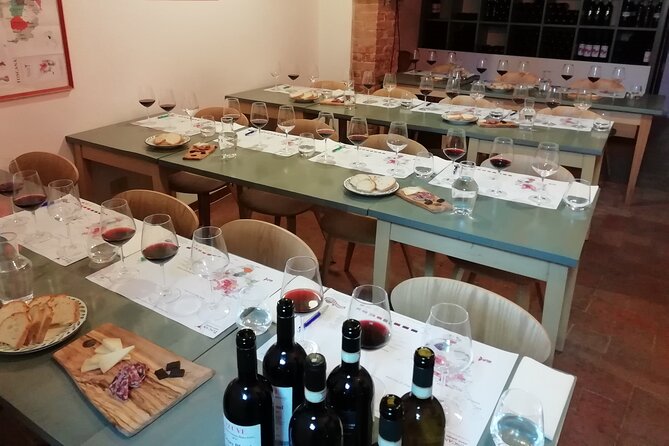 Wine Class - Tuscan Classics - The “classroom” format: map, glasses, and guided comparisons