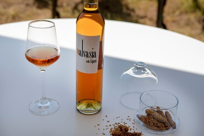 Wine tasting THE CLASSICS - The guided winery walk: installations, views, and eco details
